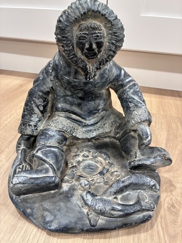 Signed inuit style cast resin - inuit,